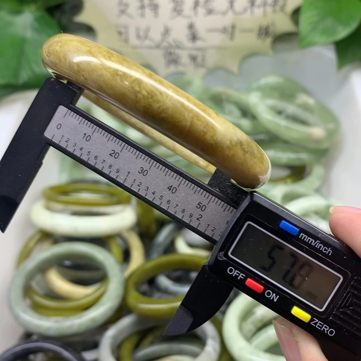 蛇纹石玉未镶嵌手镯32