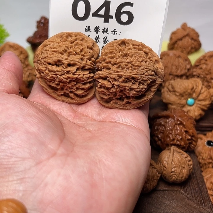 把件桃核南疆石。边42。 046