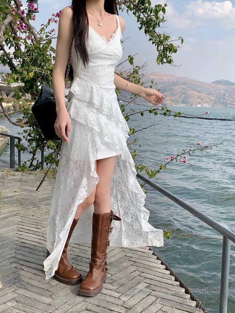 法式蕾丝v领吊带连衣裙旅游夏季度假不规则裙子收腰中长裙