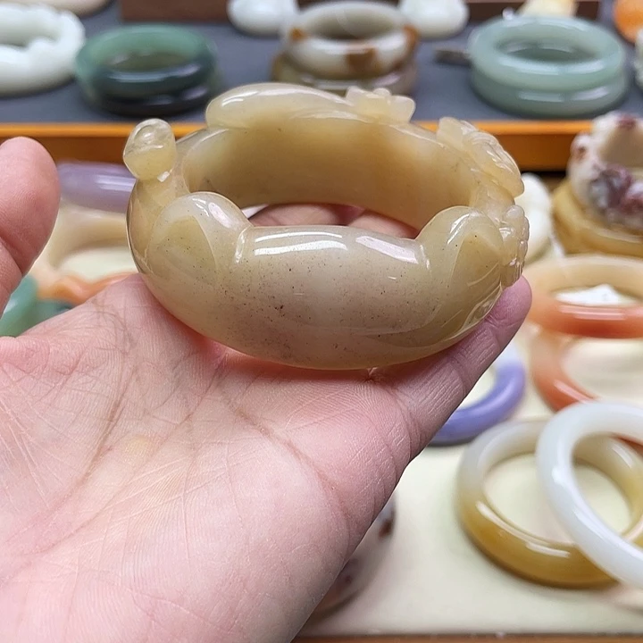 未镶嵌手镯石英质玉