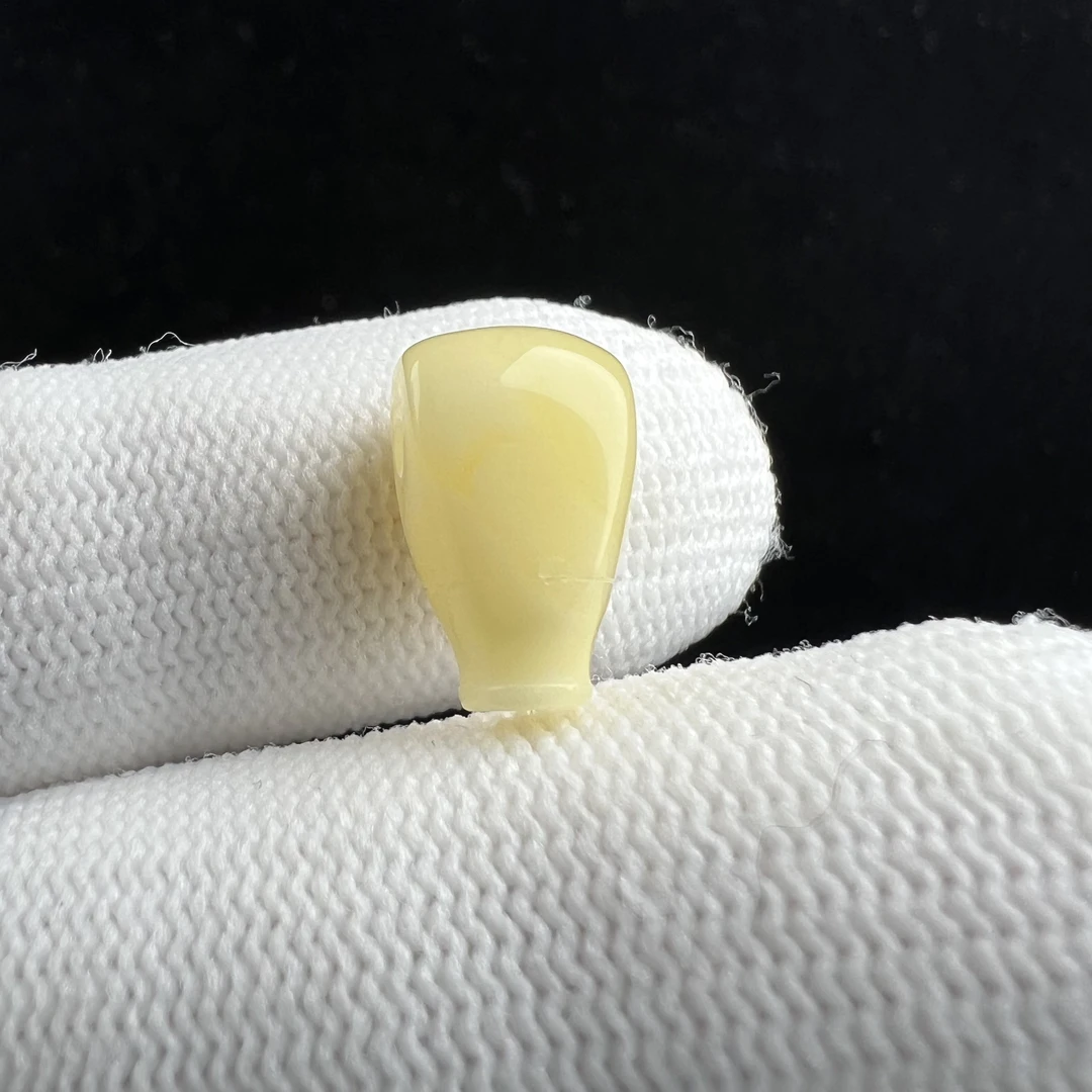 R8635 天然俄料蜜蜡三通8*13.5*7mm 支持鉴定 假一罚四