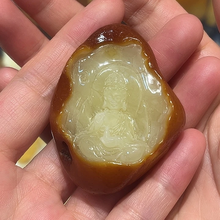 琥珀未镶嵌颈饰观音