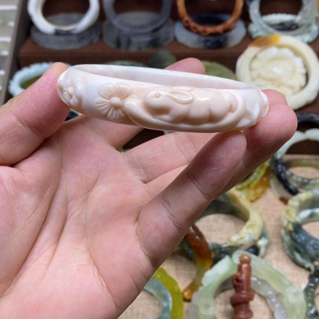 蛇纹石玉未镶嵌手镯