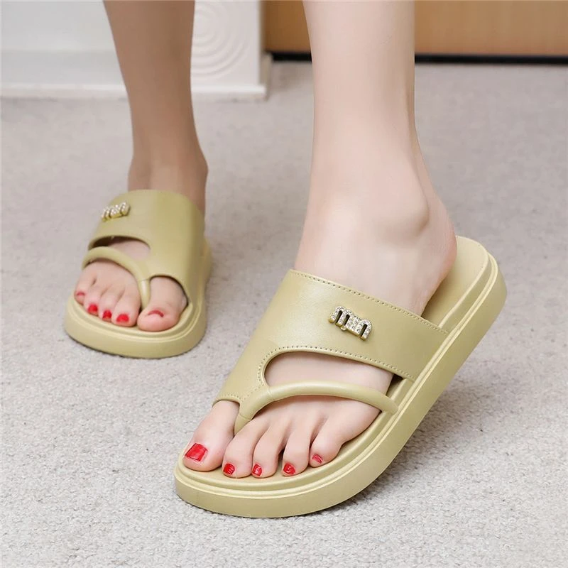 沙滩鞋女款网红时尚人字拖鞋女士居家百搭夏季夹脚软底厚底户外穿