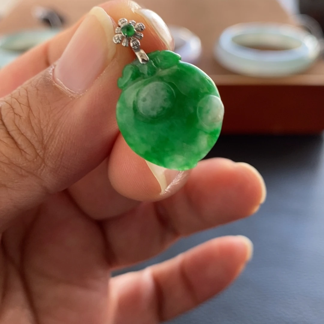 翡翠18K金镶嵌手镯天然翡翠吊坠