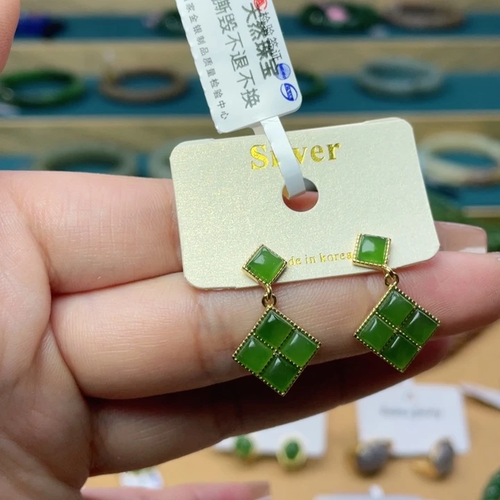 和田玉耳钉56圈口。编号25银S925镶嵌