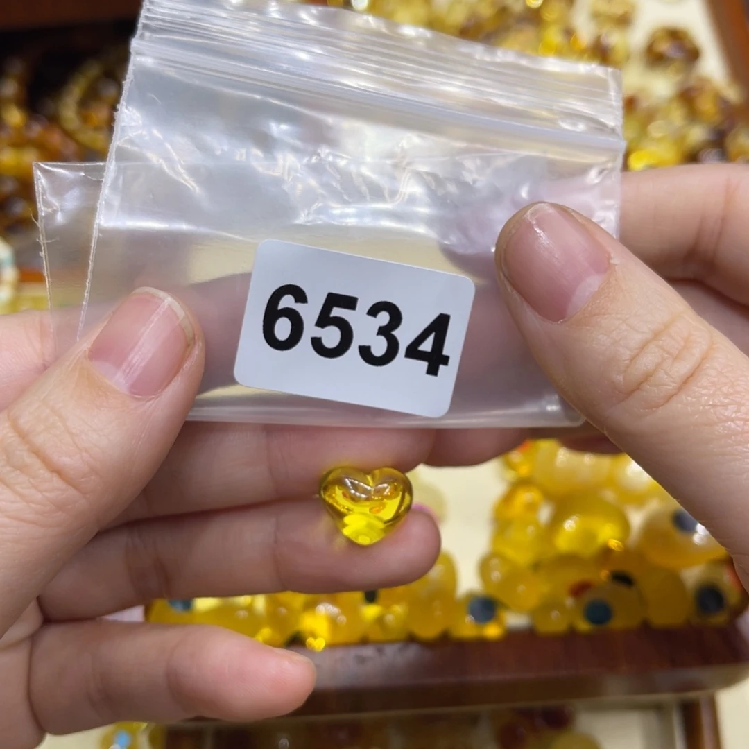琥珀珠宝奇石未镶嵌