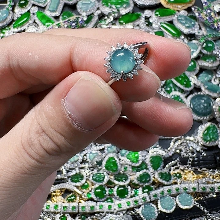 翡翠颈饰未镶嵌天然A货翡翠放漏