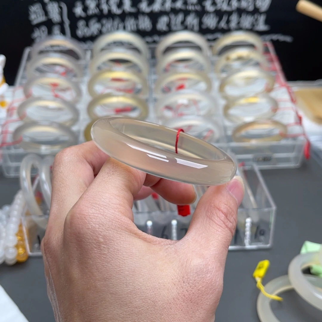 玛瑙/玉髓手镯未镶嵌H***K