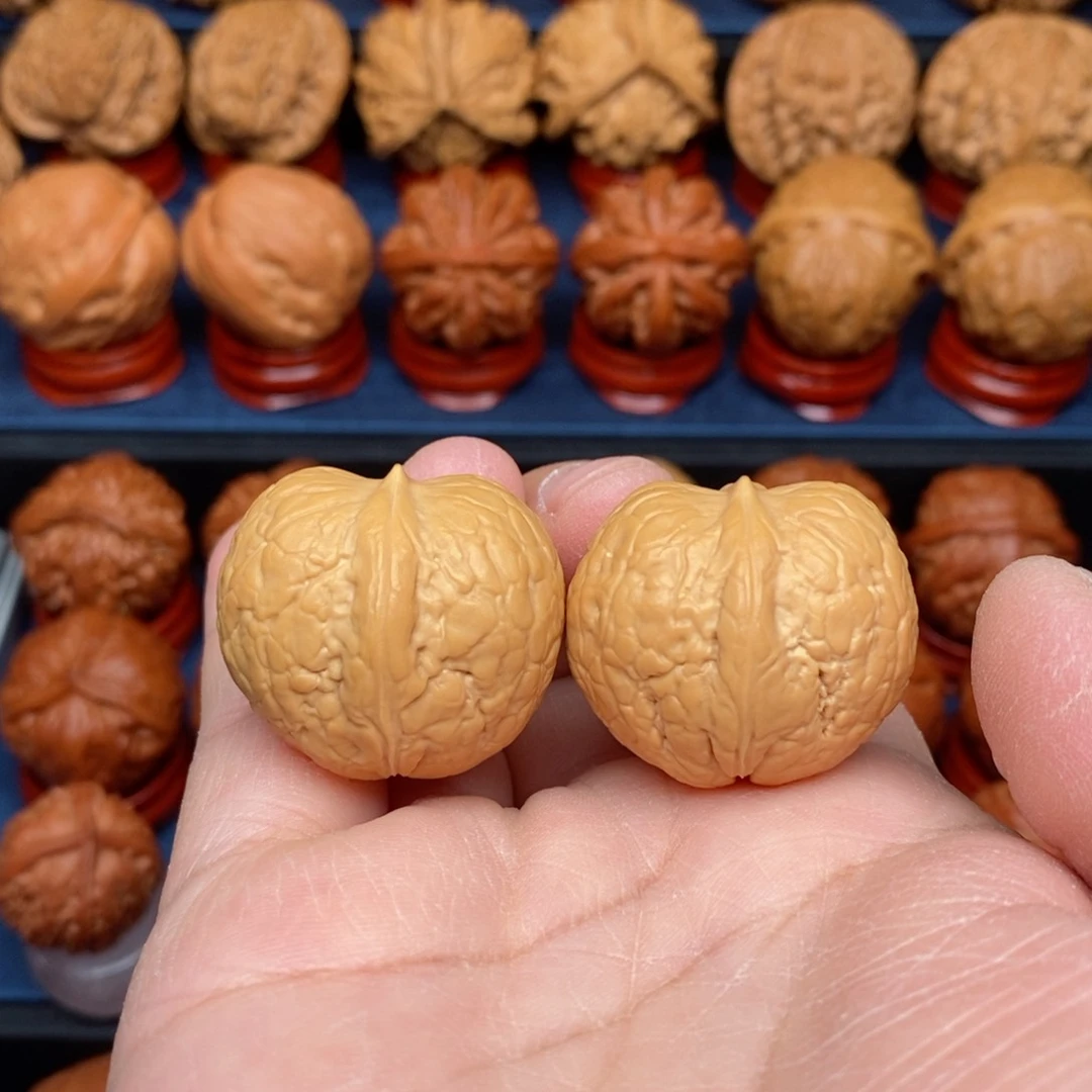 把件文玩核桃手捻野生金锭元宝