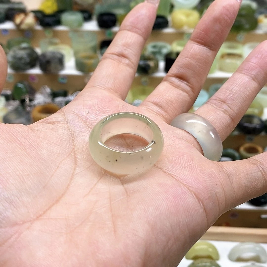 岫玉天然玉石未镶嵌地**狗