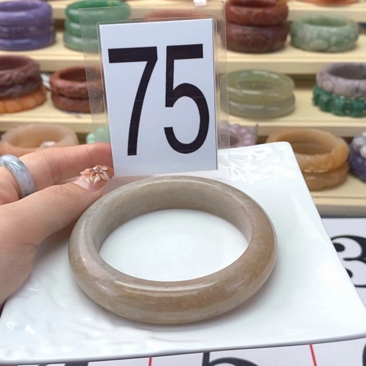 石英岩玉未镶嵌手镯