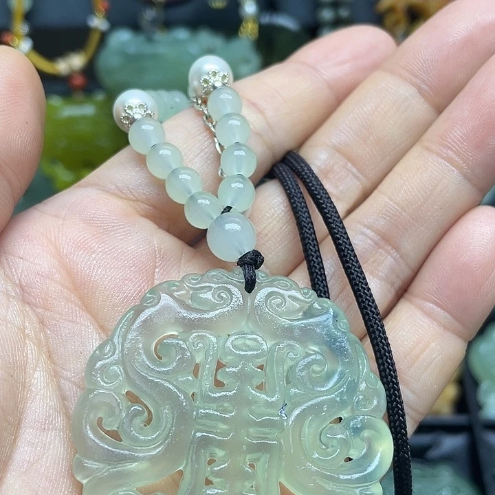 未镶嵌蛇纹石玉颈饰