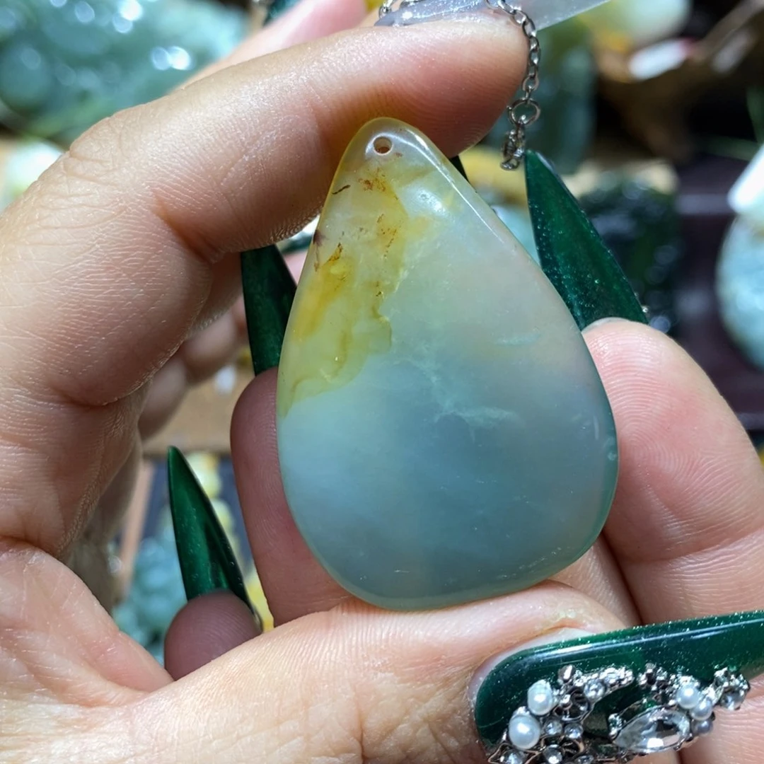 蛇纹石玉颈饰未镶嵌