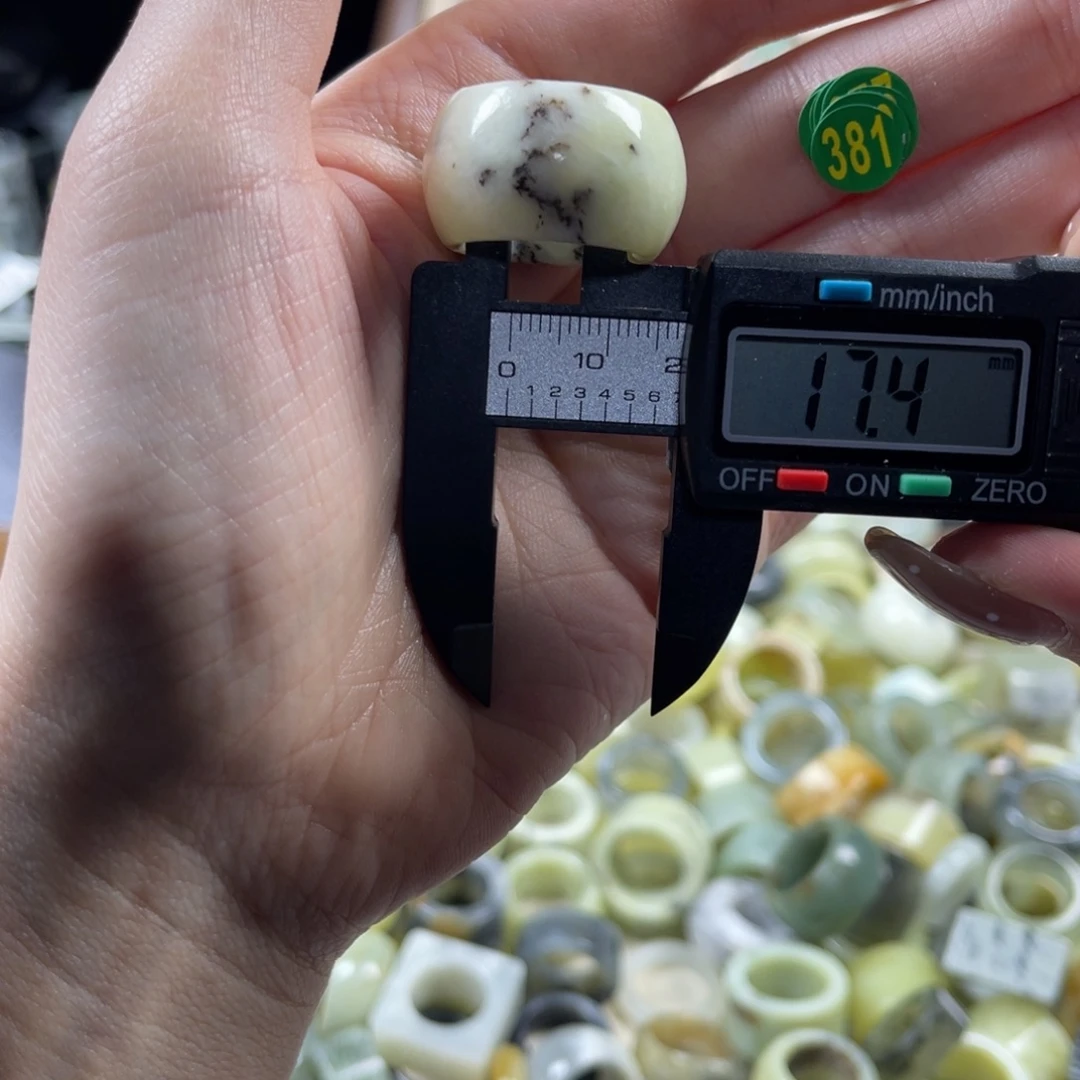 蛇纹石玉未镶嵌戒指