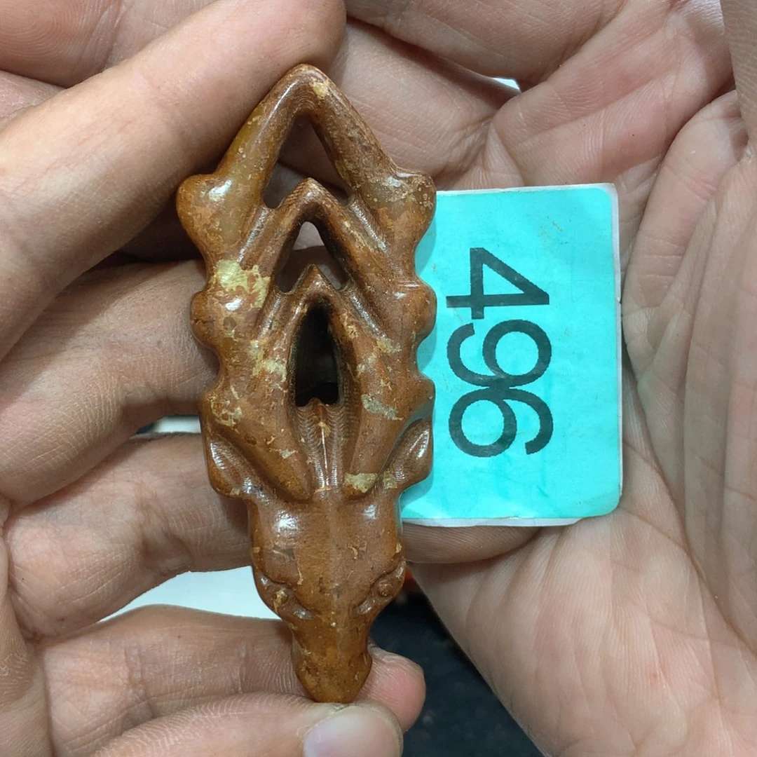 未镶嵌透闪石-蛇纹石玉颈饰