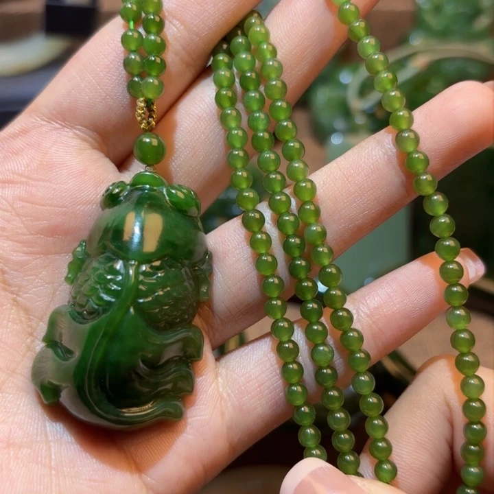 颈饰未镶嵌和田玉（碧玉）