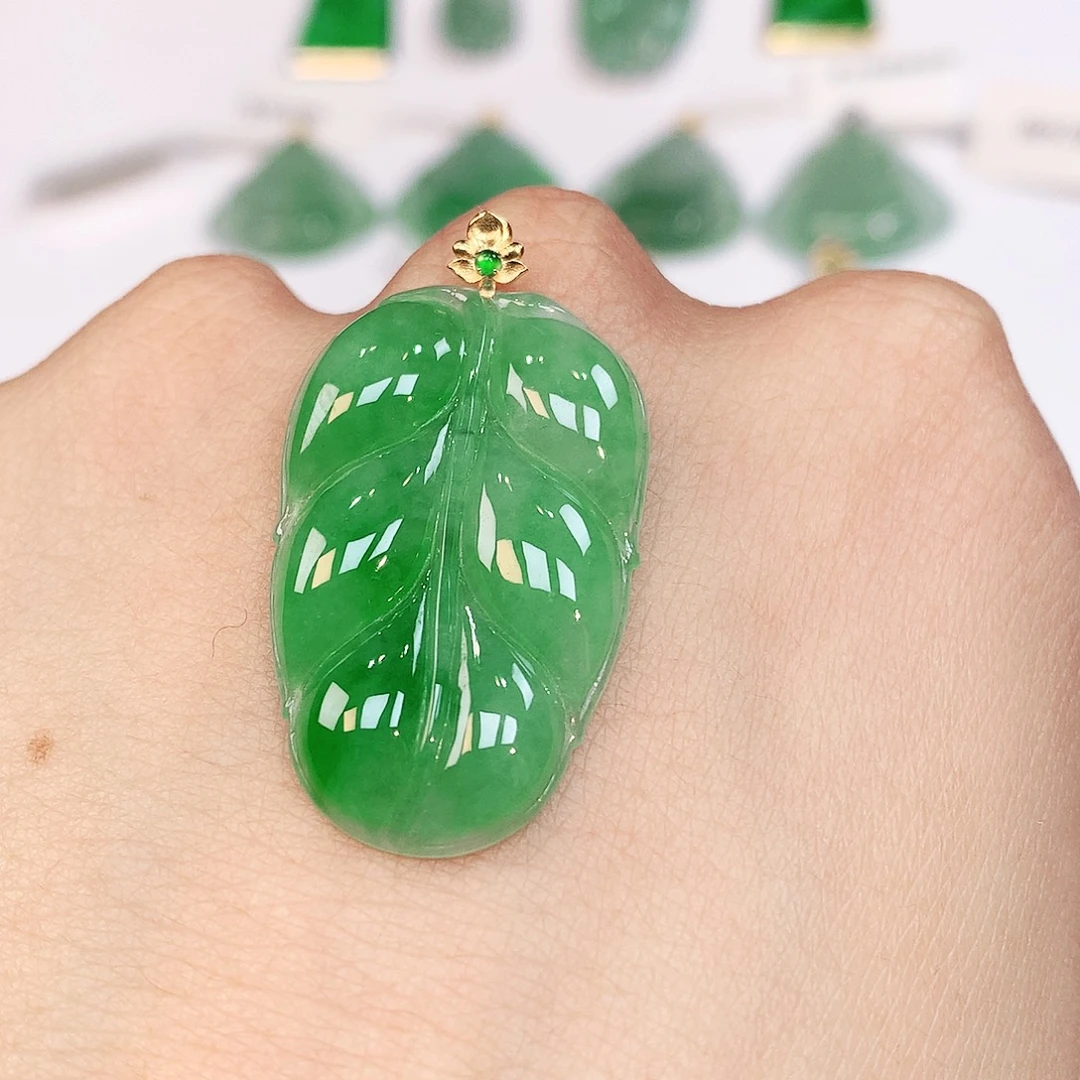 翡翠18K金镶嵌颈饰