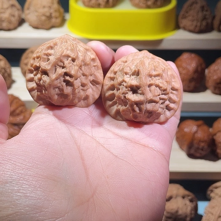 平***军核桃吊坠全品瓷娃娃40