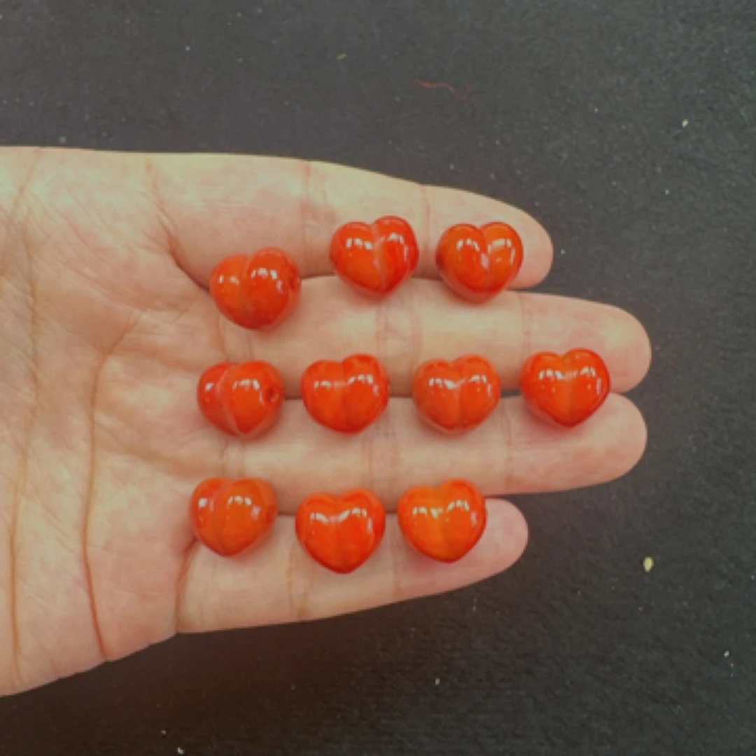 南红13*14*12胖屁桃一颗左右孔川料瓦西料火焰红雕刻配饰