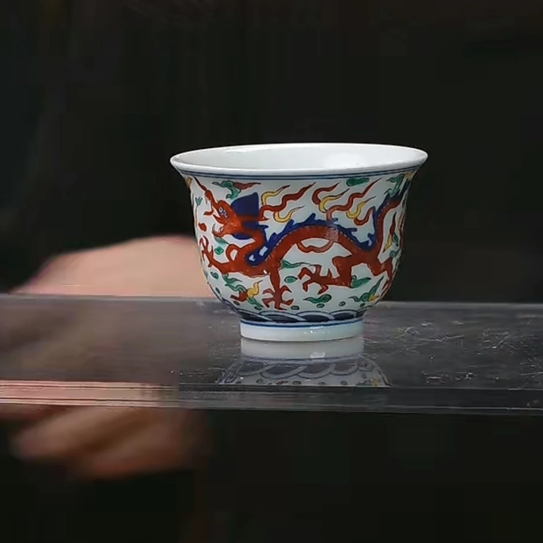 X五 彩 云 龙纹杯