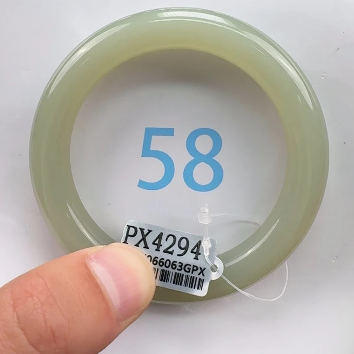 汤***a和田玉未镶嵌手镯