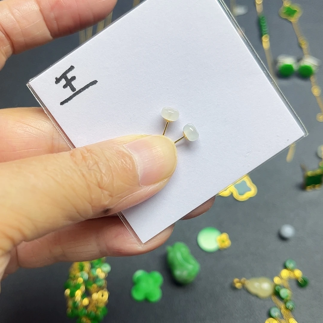 翡翠18K金镶嵌颈饰有纹裂