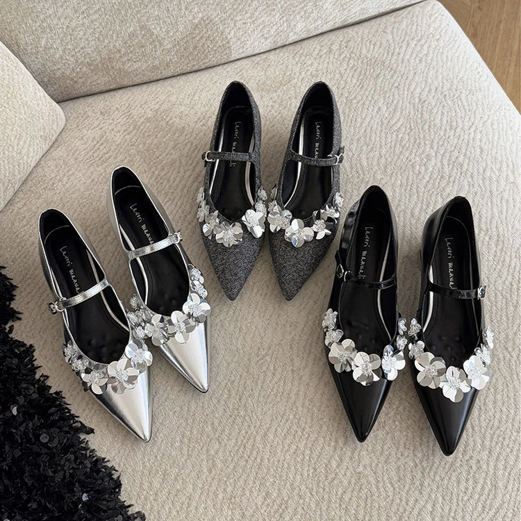 小香风尖头内增高浅口单鞋女2025年春季亮片花漆皮银色扣带玛丽珍