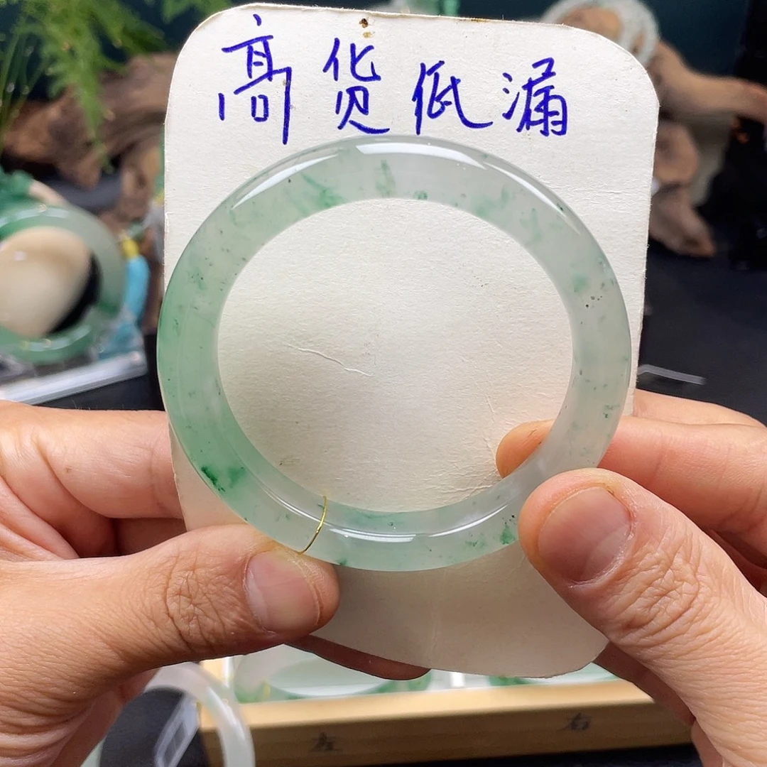 未镶嵌手镯石英质玉