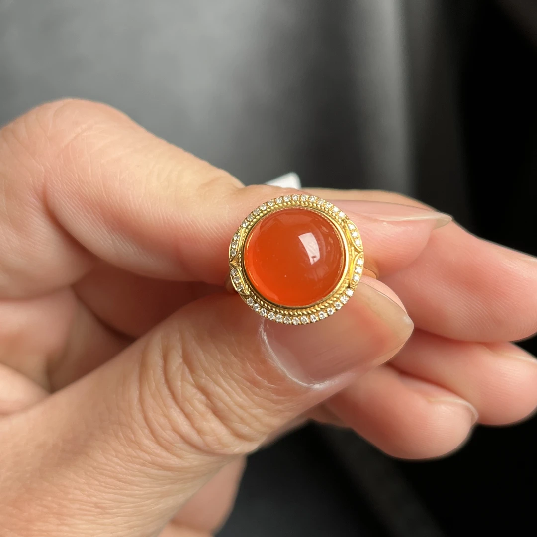 精品南红原矿河湾冰红18K金镶嵌戒指4.1克，内径17.8，圈号16.5