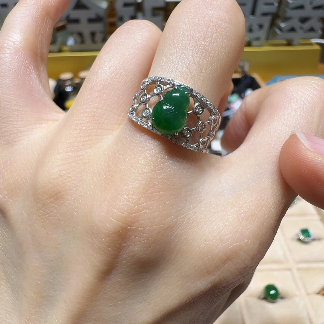 翡翠18K金镶嵌戒指