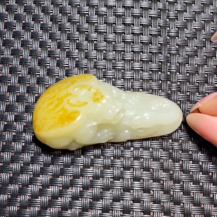 和田玉未镶嵌把件玄武