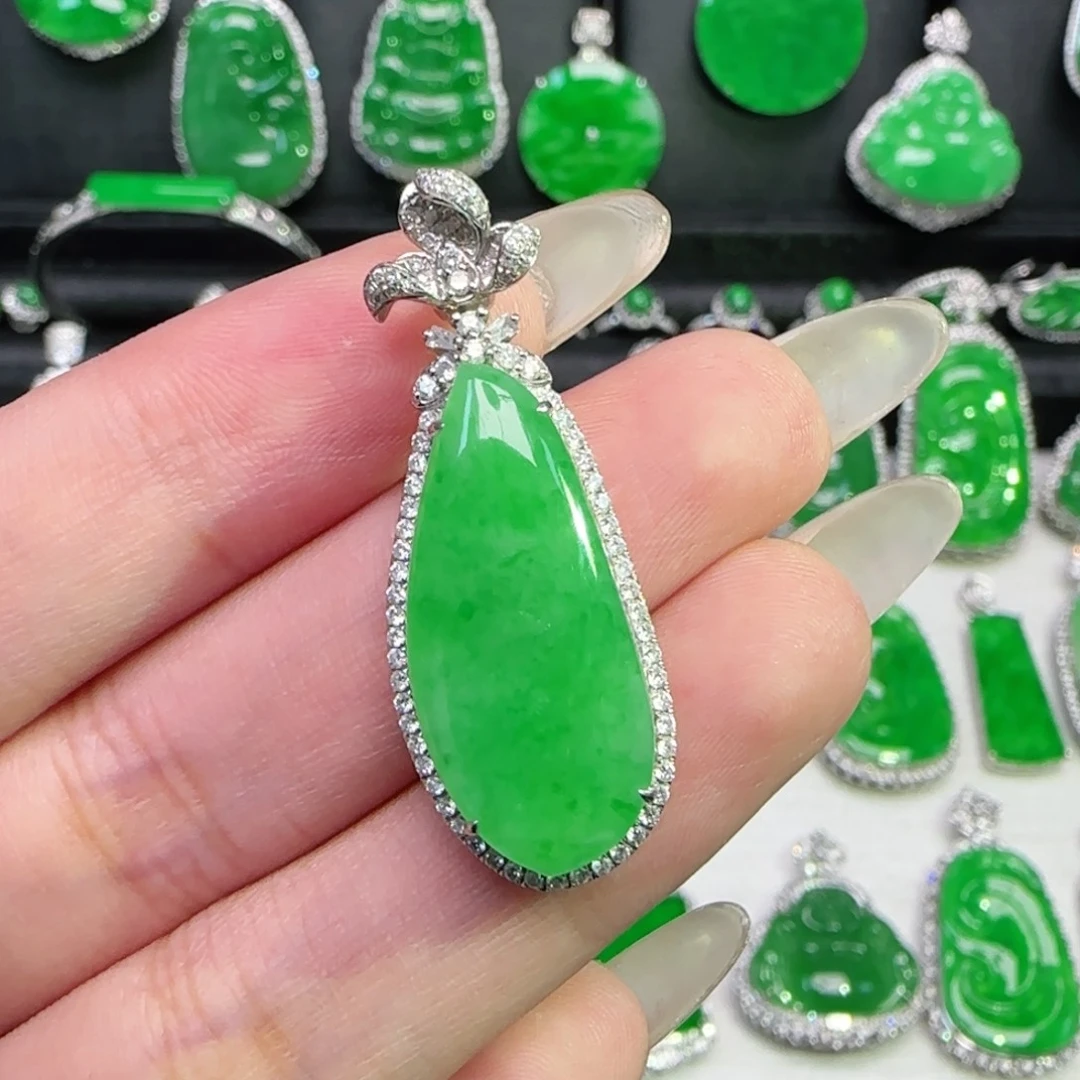 翡翠18K金镶嵌颈饰