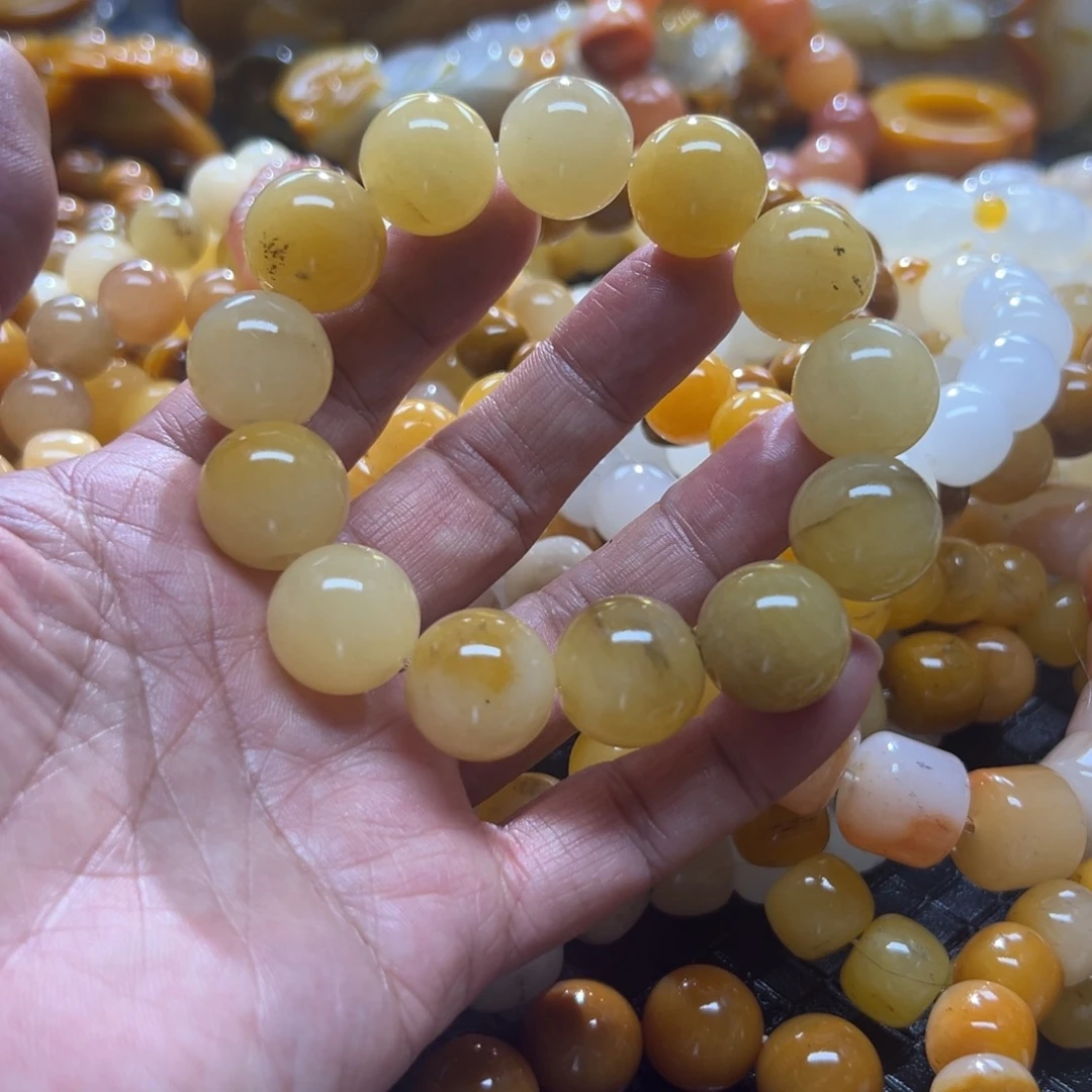 石英质玉未镶嵌颈饰