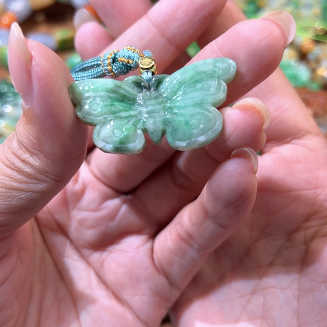 翡翠未镶嵌颈饰待编织