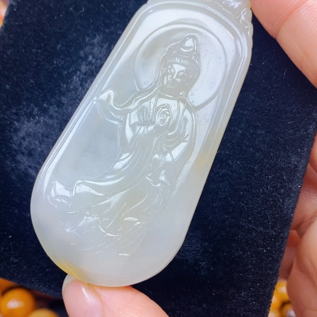 未镶嵌石英质玉（黄龙玉）颈饰
