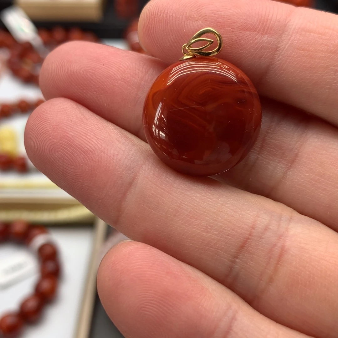 南红玛瑙吊坠，无杂无裂无胶18K金镶嵌