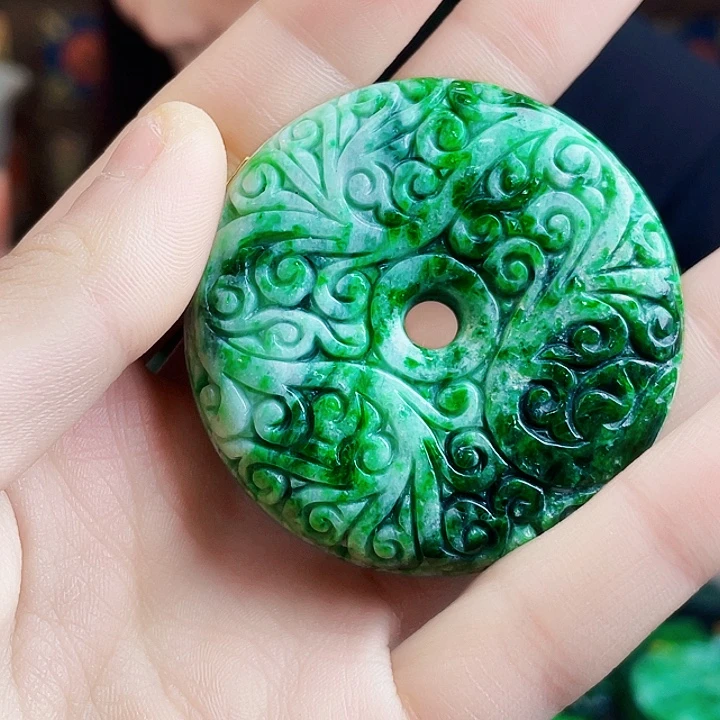 翡翠18K金镶嵌颈饰多样性