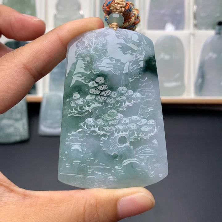 翡翠未镶嵌颈饰山水