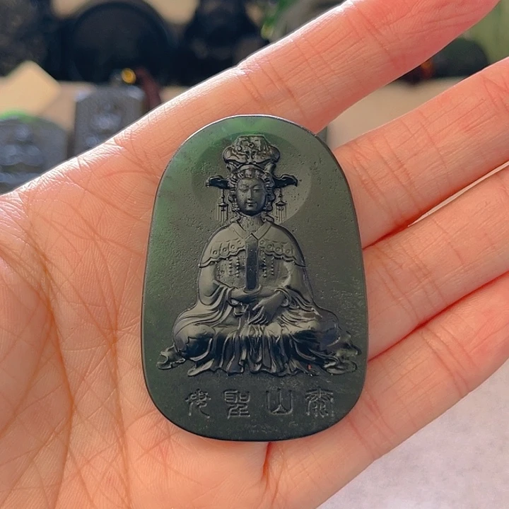 高***畅蛇纹石玉未镶嵌颈饰