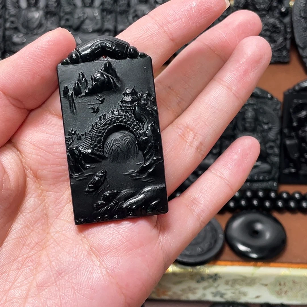 张***头蛇纹石玉未镶嵌颈饰