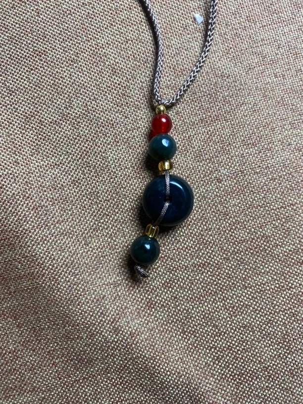 时尚精品和田玉挂件