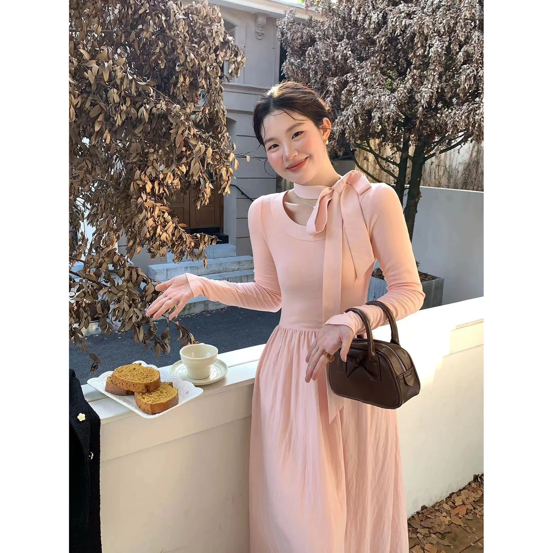 溪溪靓衫奶霜桃桃韩版挂脖针织长袖连衣裙女温柔风收腰秋季长裙子