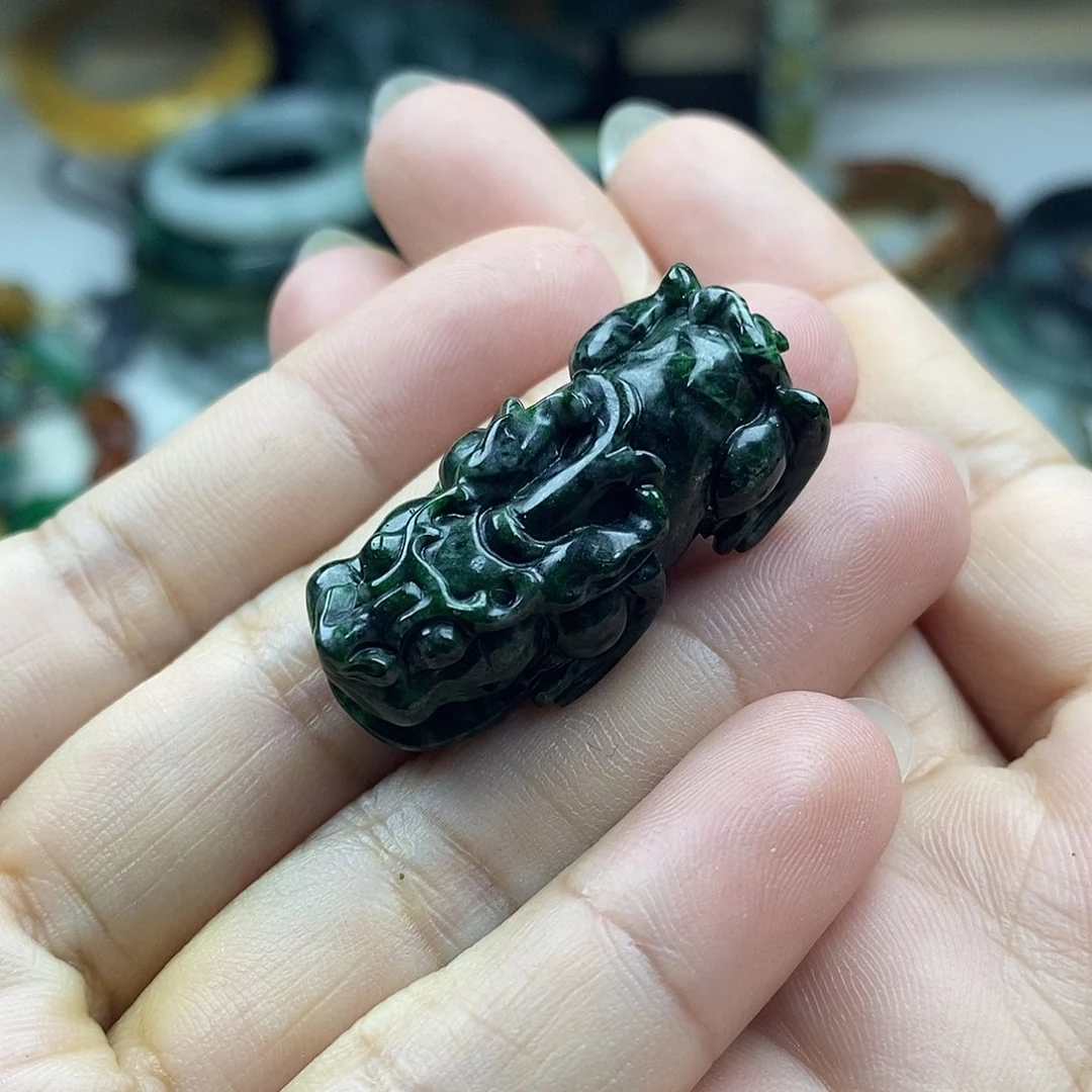 翡翠未镶嵌颈饰芬*姐貔貅