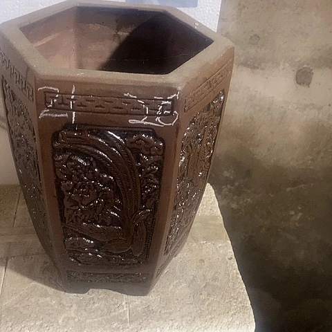 中国宜兴紫砂花盆，