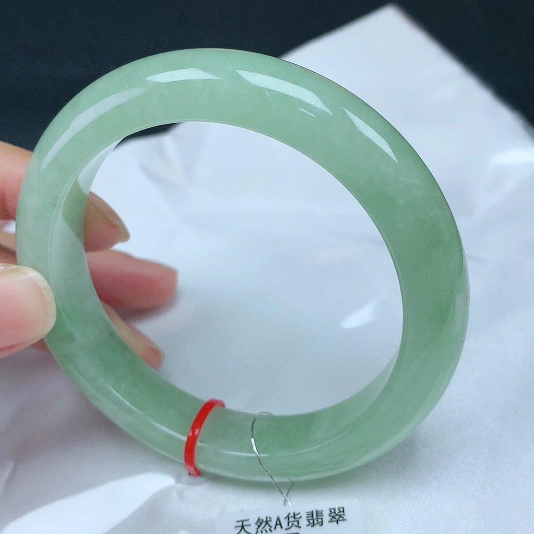 翡翠手镯未镶嵌59圈