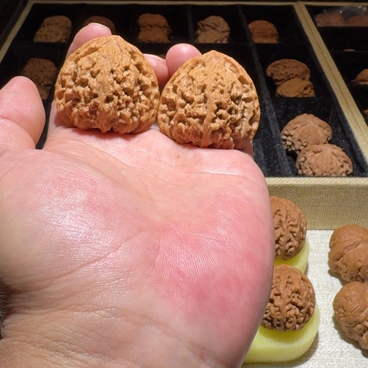 郭***阳文玩核桃吊坠南疆