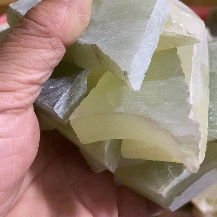 休***息蛇纹石玉未镶嵌摆件