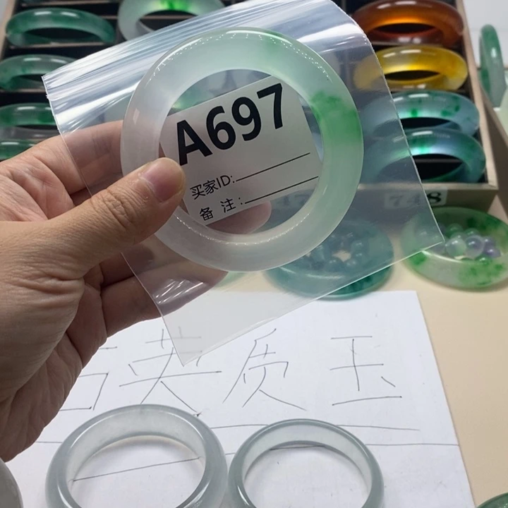 菊***园玉时尚飘花手镯697