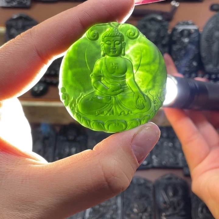 蛇纹石玉未镶嵌颈饰